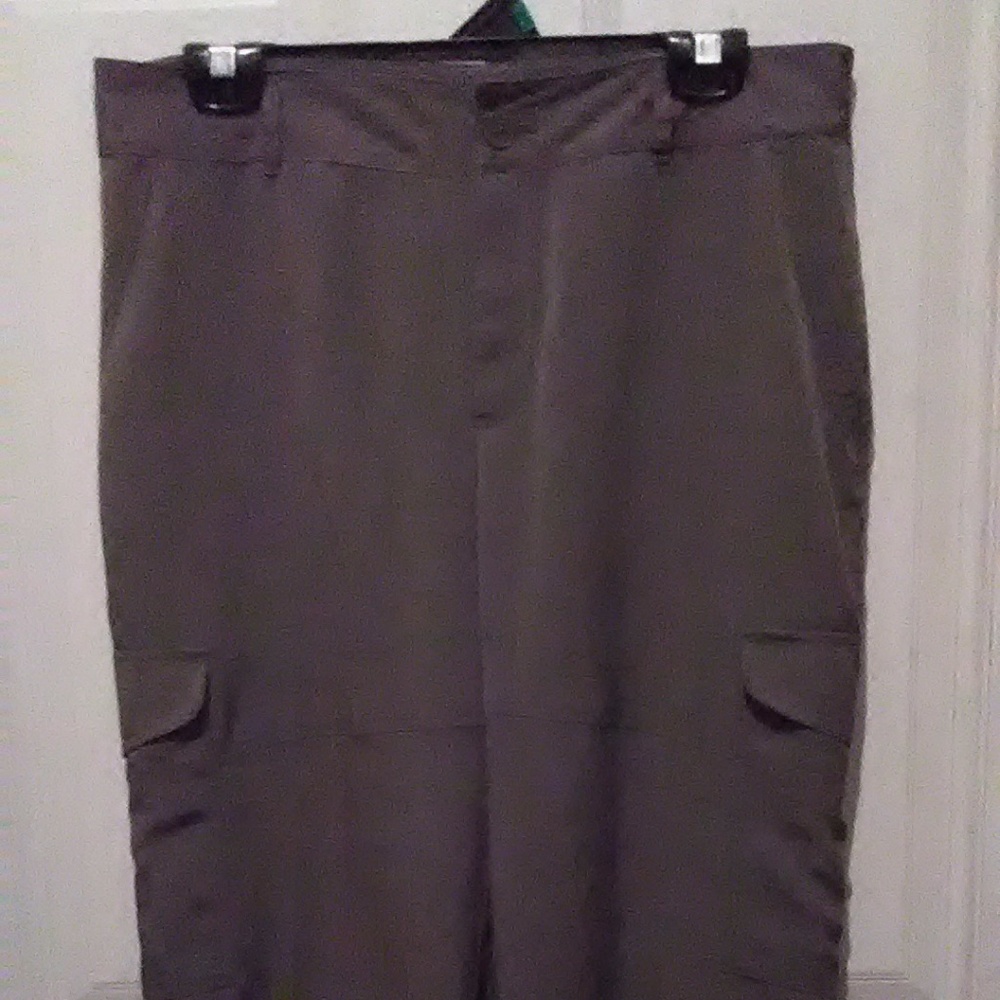 "CHAPS" [faux] Silk, Camoflauge Capris * NWOT